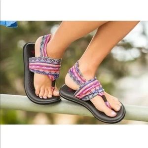 Sanuk women’s pink tribal print yoga sling sandal size 6, barely worn